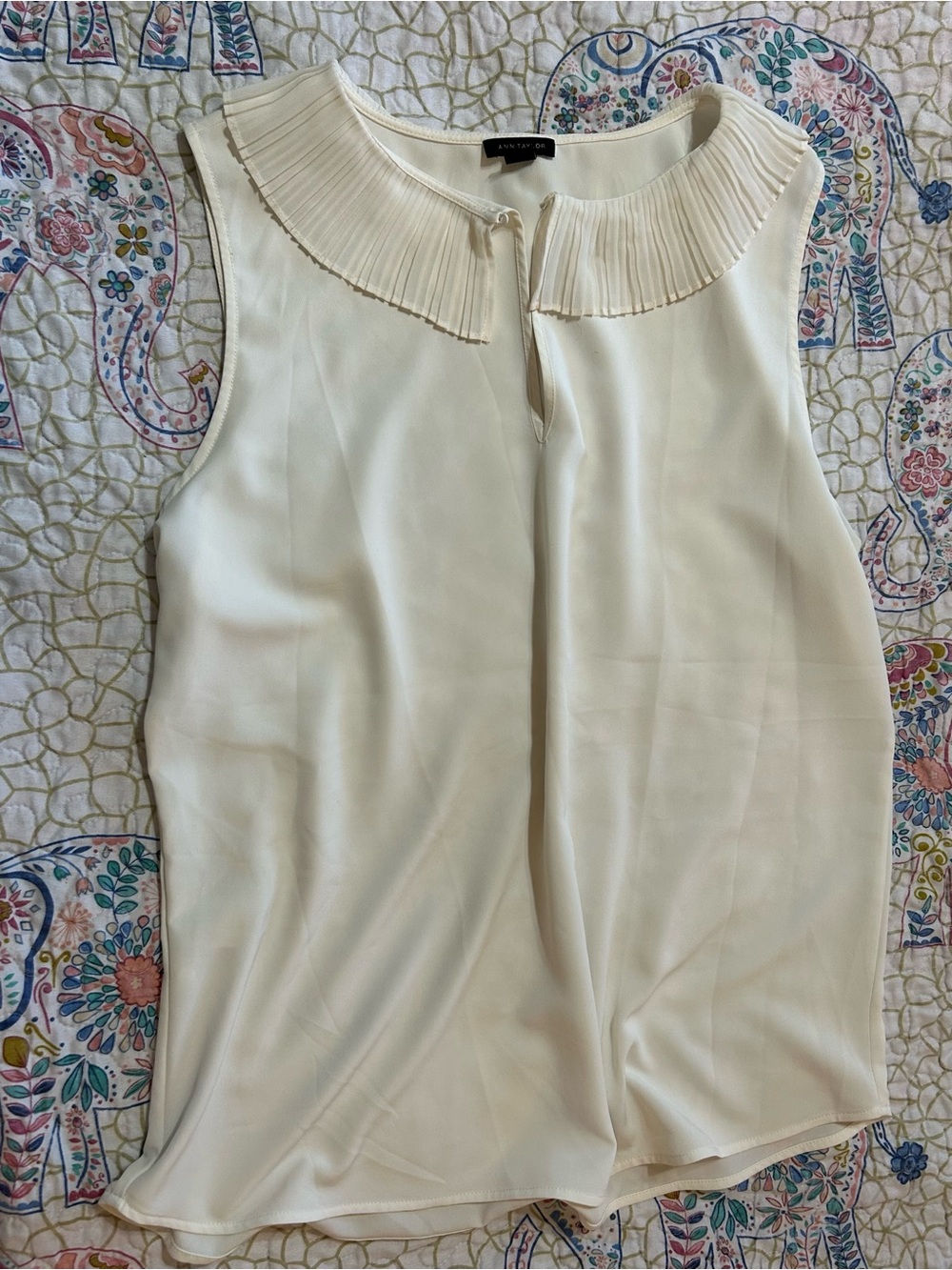 Ann Taylor Cream Pleated Collar Sleeveless Blouse